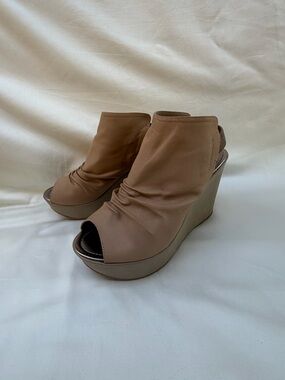 Kenneth Cole Reaction Sole Search Leather Peep Toe Wedge Shooties Taupe Size 8